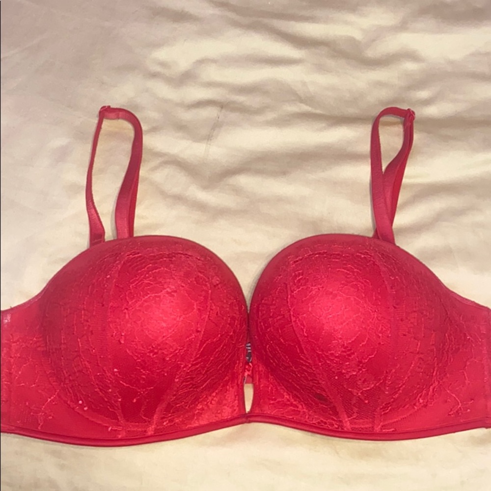 Red lace bombshell